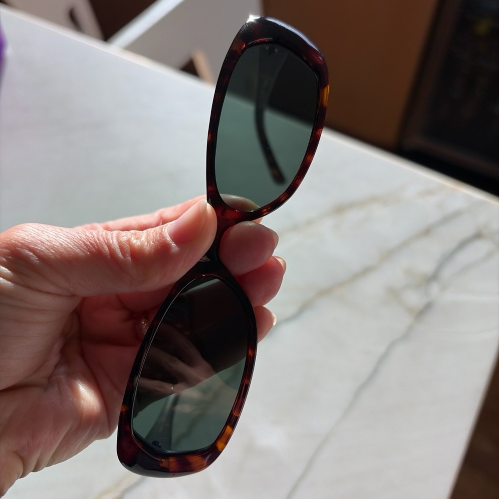 90s Tortoise Rectangular Frame Sunglasses - image 2